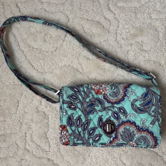 Vera Bradley Crossbody - Picture 2 of 4